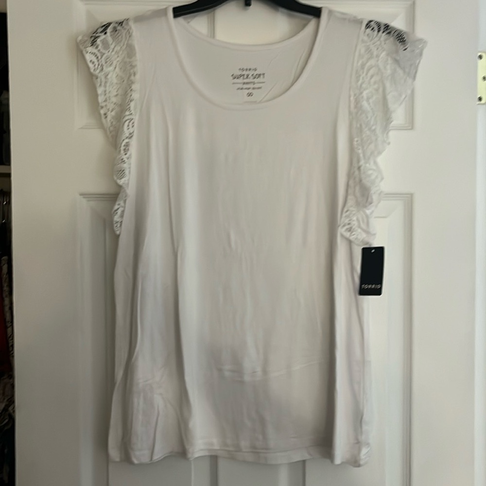 NWT! Torrid. Super soft tee size 00
